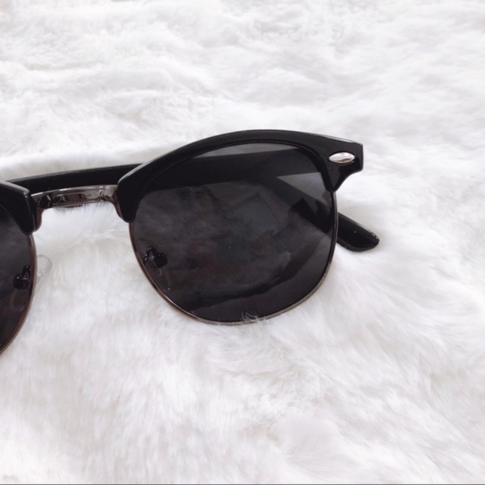 Colby Horn Rimmed Sunglasses - Picture 3 of 16